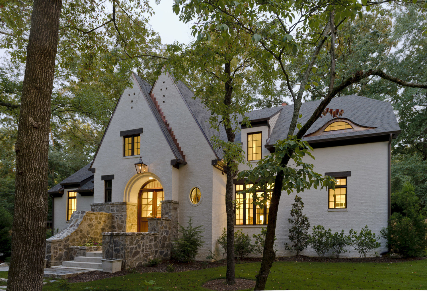What Is A Cottage Style Home? Elements of Cottage Architecture