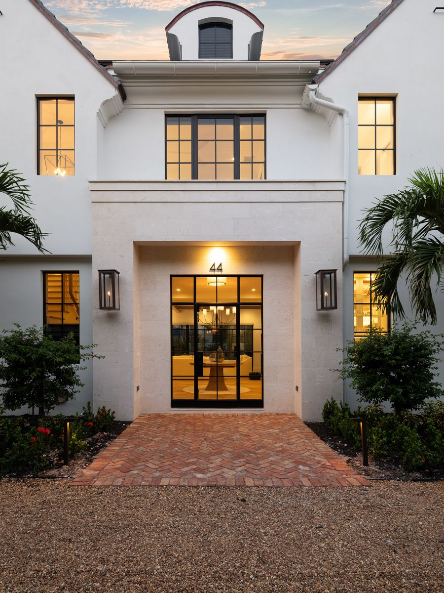 Modern Masterpiece in Hobe Sound Bevolo